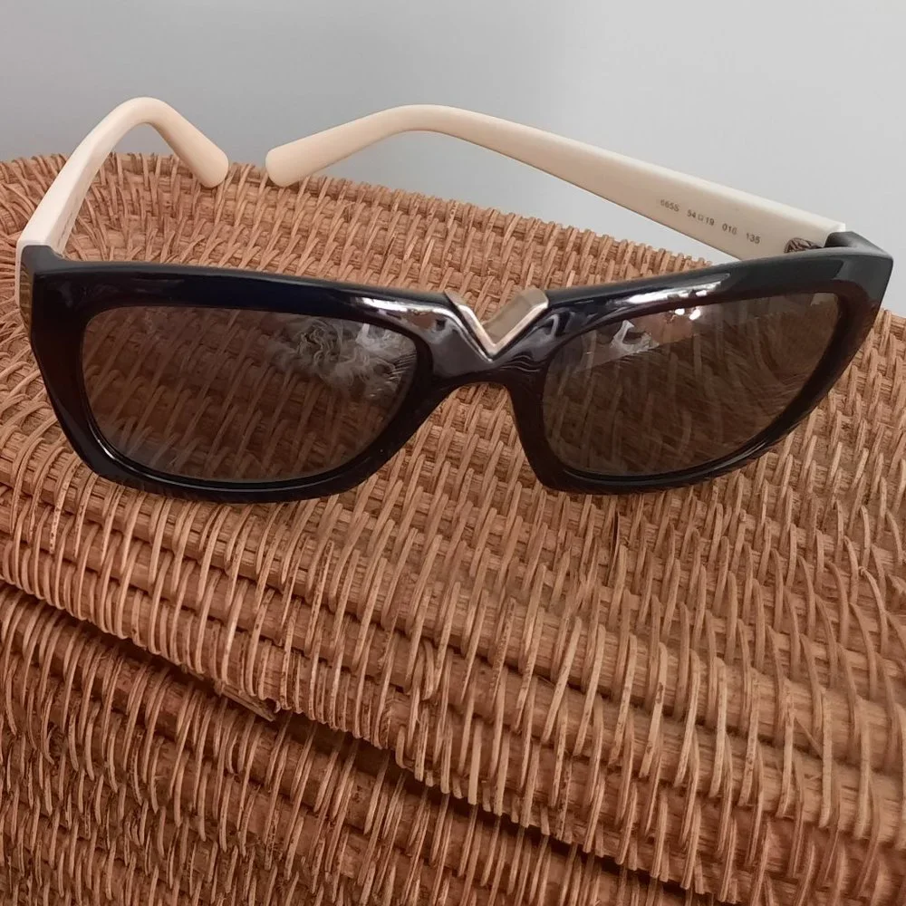 Valentino Eyeglass Frames - Picture 2 of 4